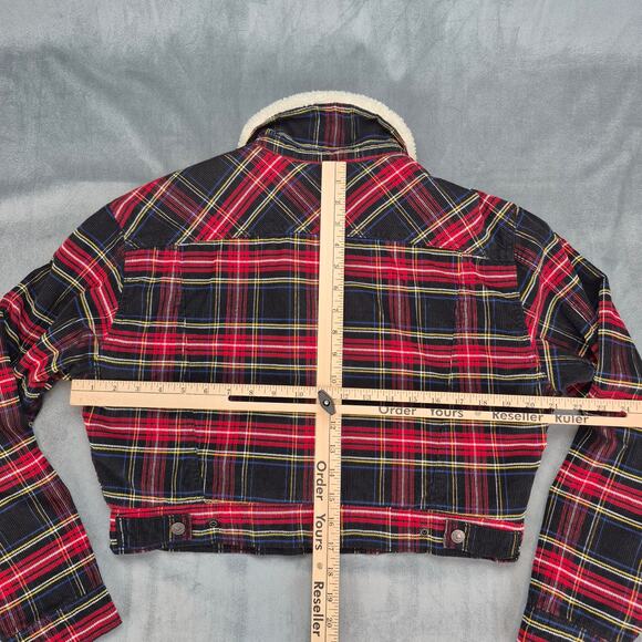 Levi’s Woman's Cropped Red Plaid Corduroy Trucker Jacket Sz M Sherpa Lined - Picture 6 of 9